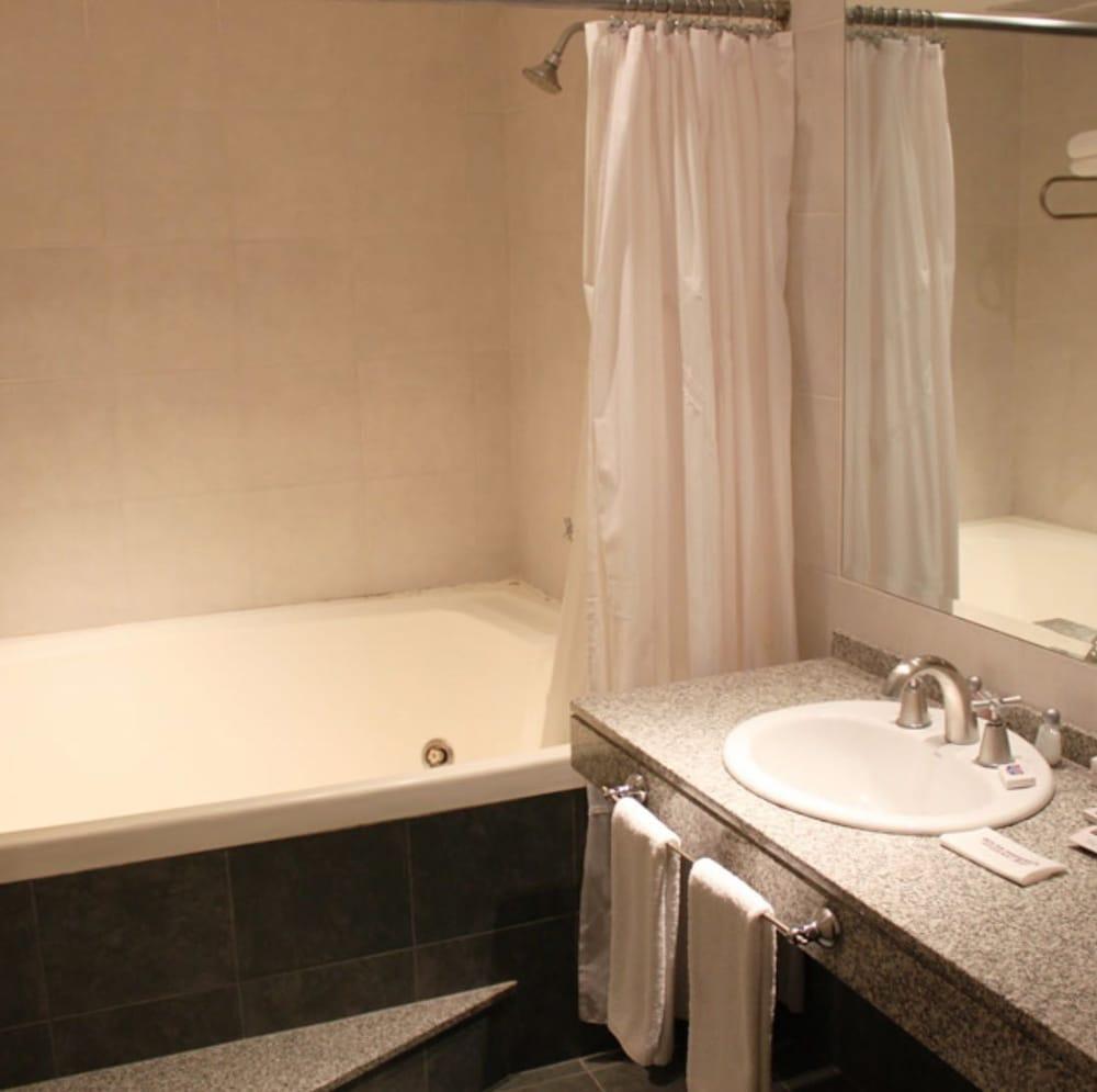 Howard Johnson By Wyndham San Pedro Exterior foto